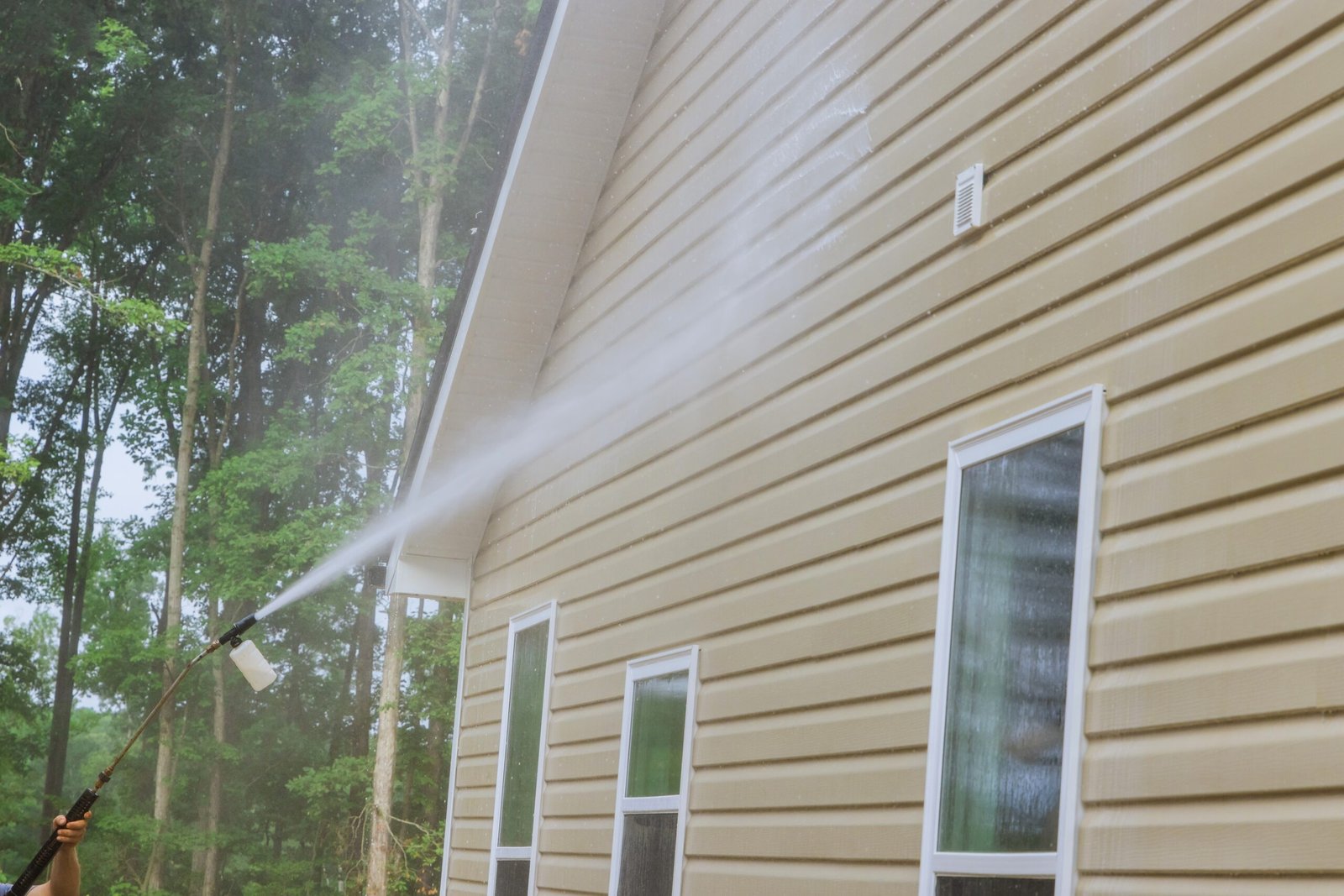 Professional home exterior cleaning in Edmond Oklahoma