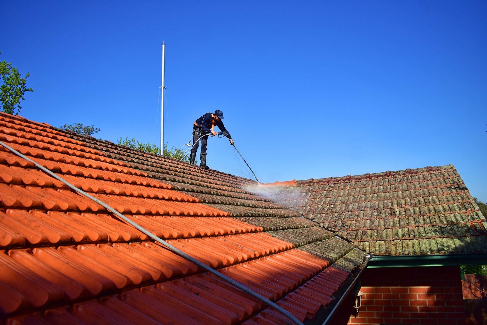 Roof cleaning service in Oklahoma City Oklahoma